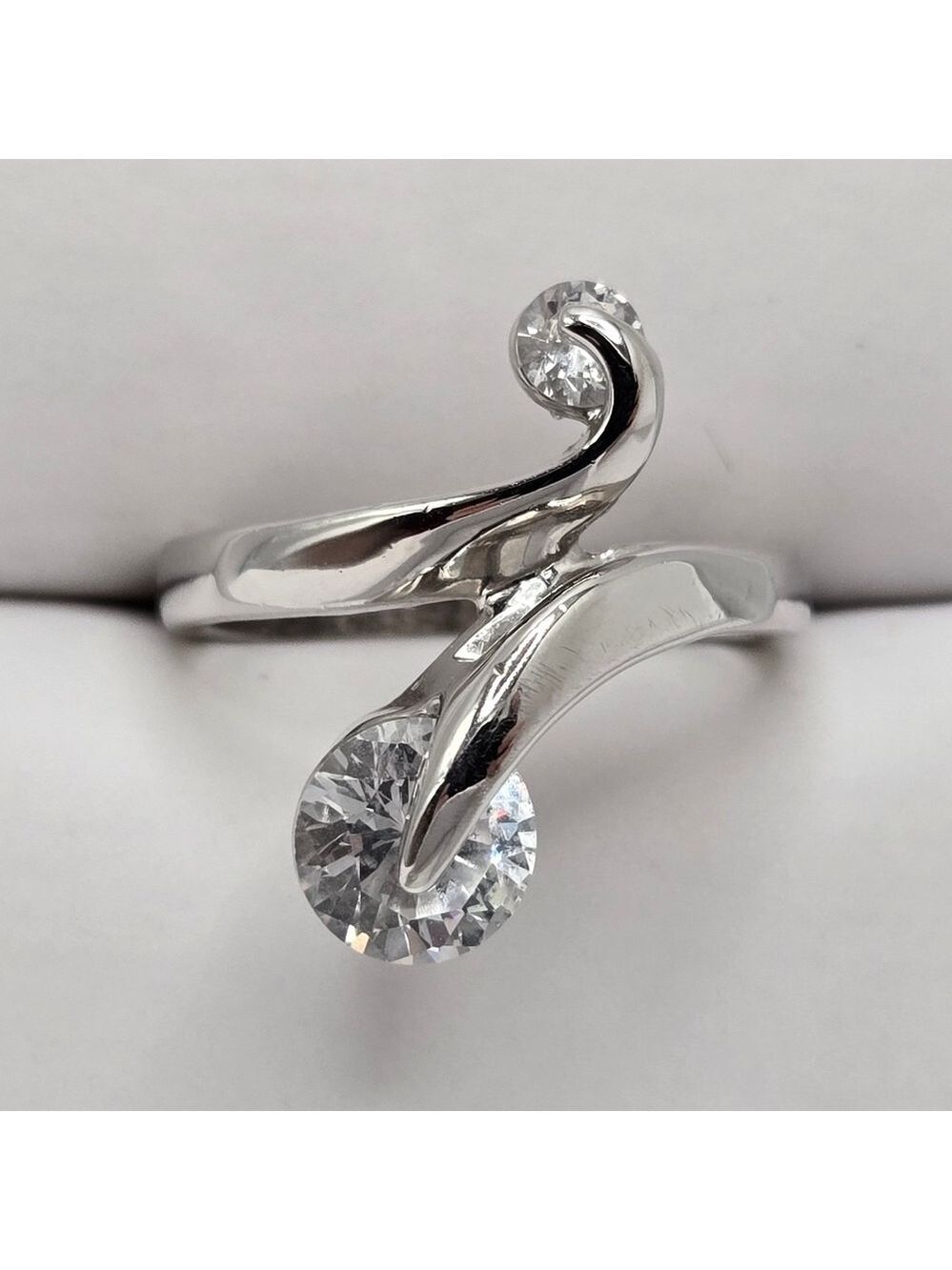 ✨2/$10✨ Swirl Round Cut Cubic Zirconia Silver-tone Ring Size 6.75
